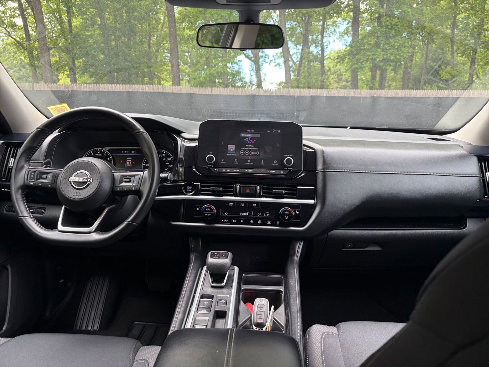 Used 2025 Nissan Pathfinder SV FWD image 36