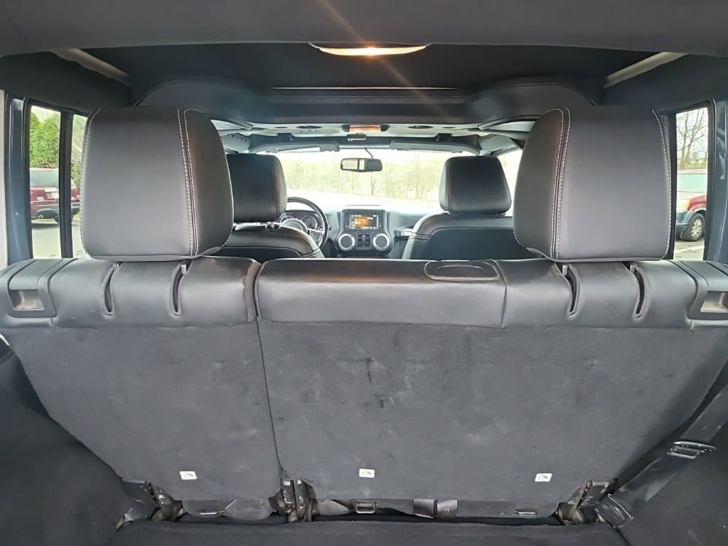 Used 2015 Jeep Wrangler Unlimited Sahara w/ Dual Top Group image 32
