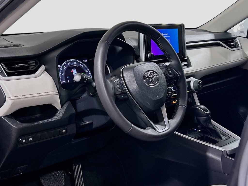 Used 2023 Toyota RAV4 XLE Premium FWD image 7