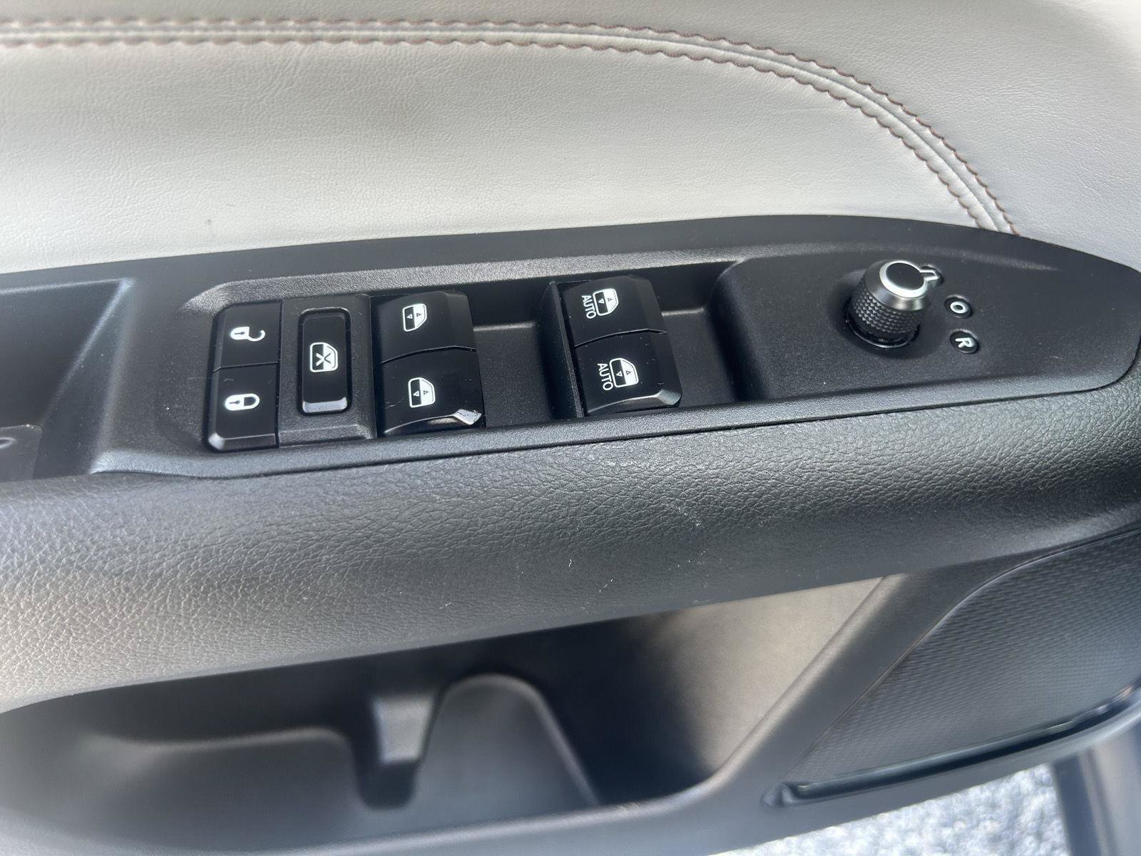 Used 2025 Jeep Compass Limited AWD/4WD image 12