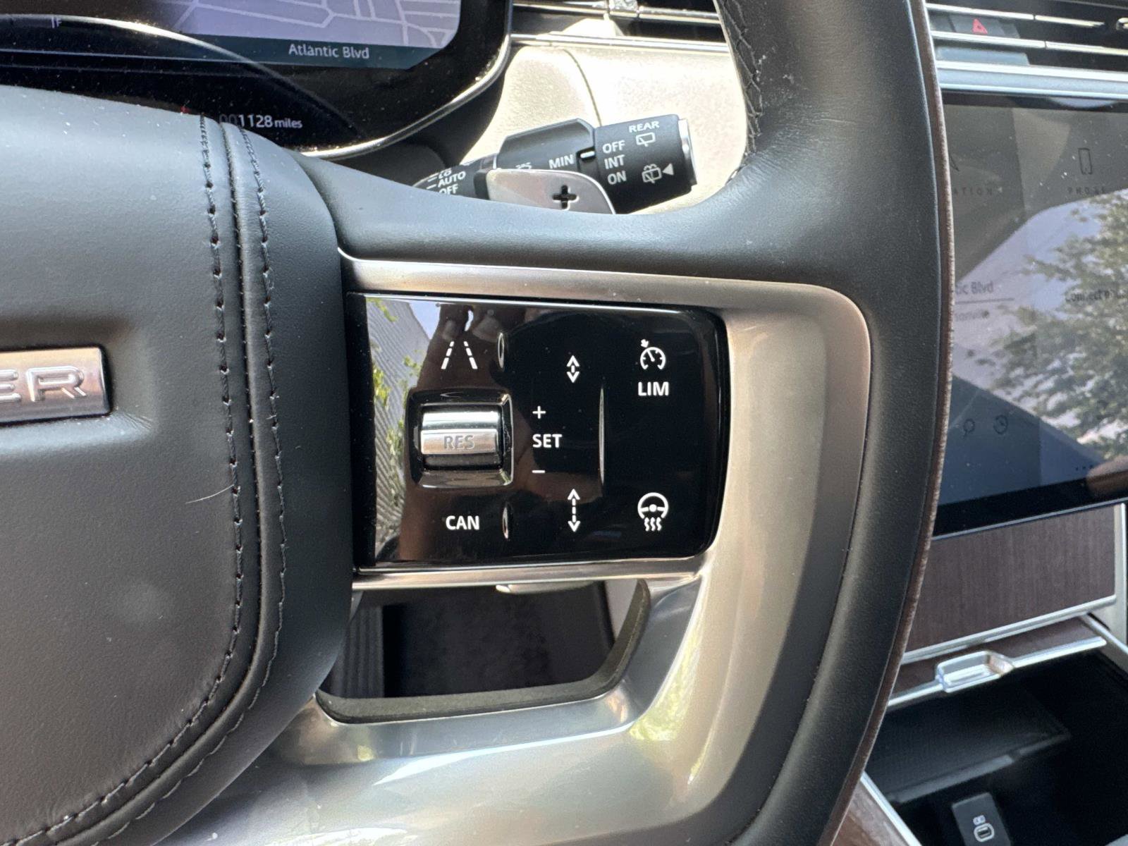 Certified 2025 Land Rover Range Rover SE AWD/4WD image 30