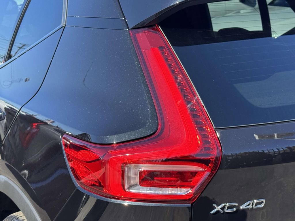 Certified 2026 Volvo XC40 B5 Plus w/ Protection Package Premier image 8