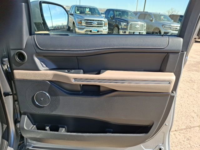 Used 2024 Ford Expedition Limited image 8