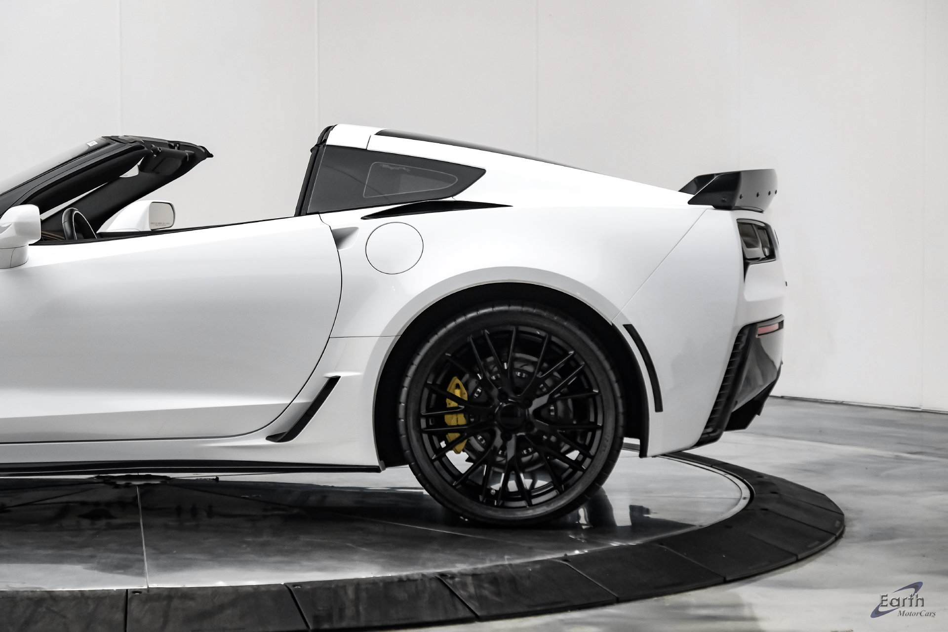 Used 2016 Chevrolet Corvette Z06 w/ 2LZ Preferred Equipment Group RWD image 11