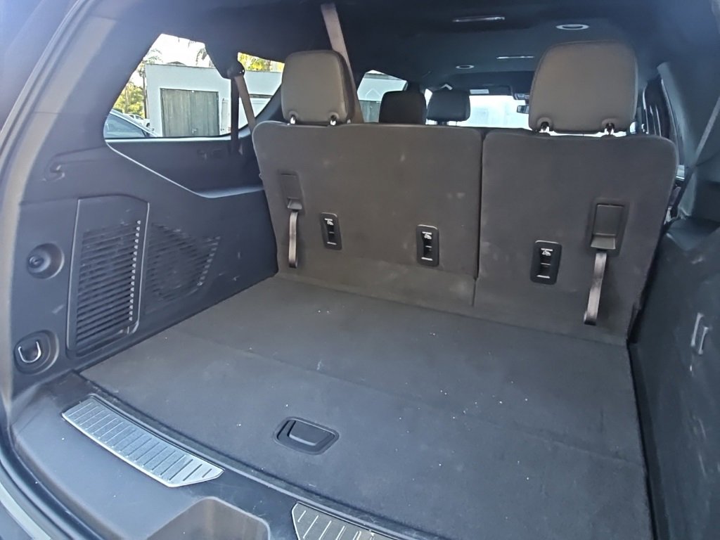 Used 2025 Chevrolet Suburban RST image 7