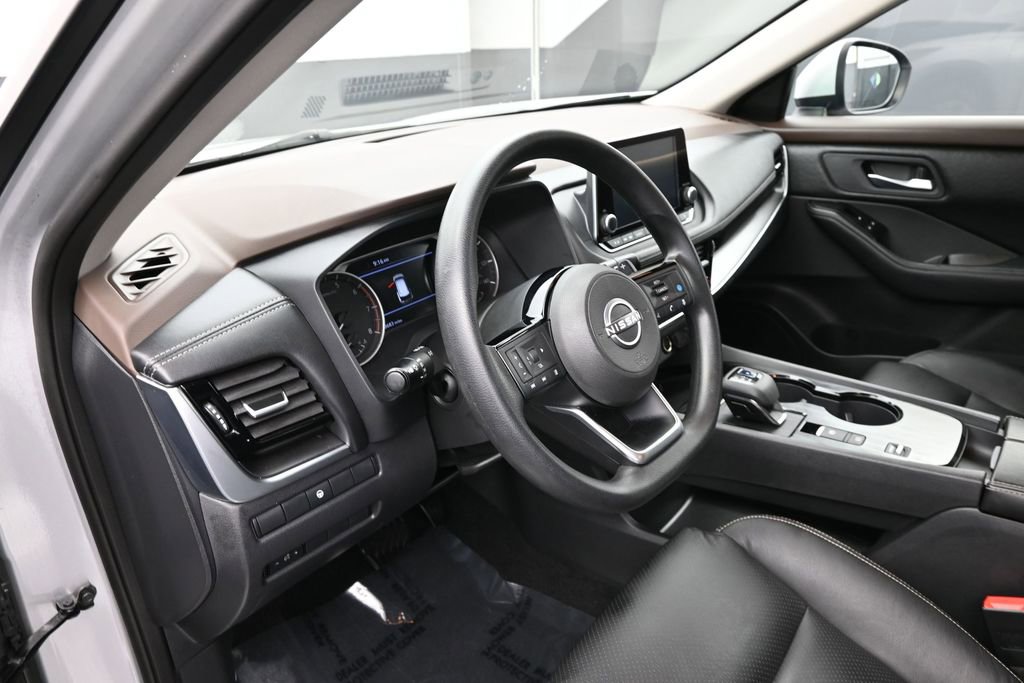 Used 2022 Nissan Rogue SV FWD image 9