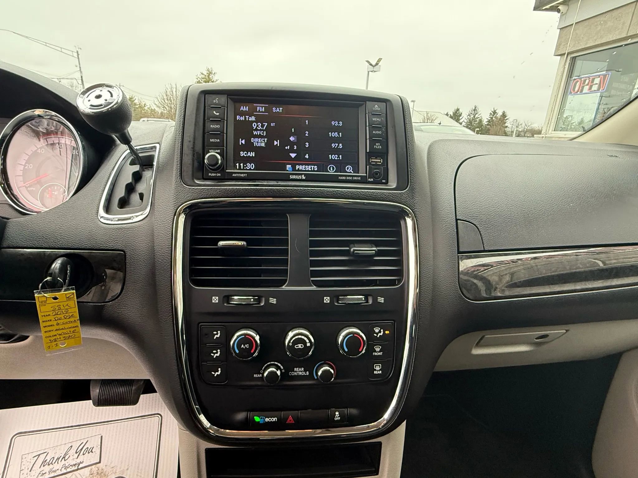 Used 2019 Dodge Grand Caravan SE w/ UConnect Hands-Free Group image 18