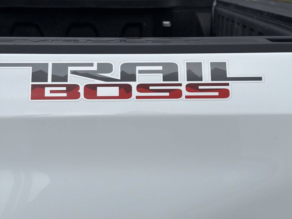 Used 2025 Chevrolet Silverado 1500 Custom Trail Boss AWD/4WD image 31