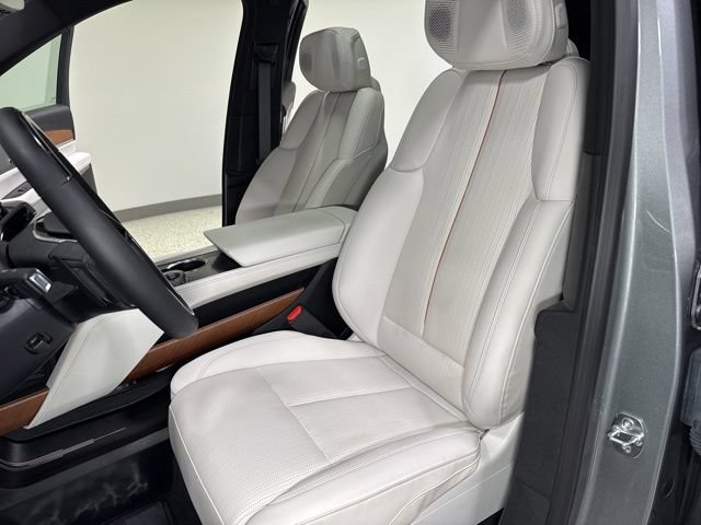 Used 2026 Cadillac Vistiq Sport w/ LPO, Floor Liner Package AWD/4WD image 15
