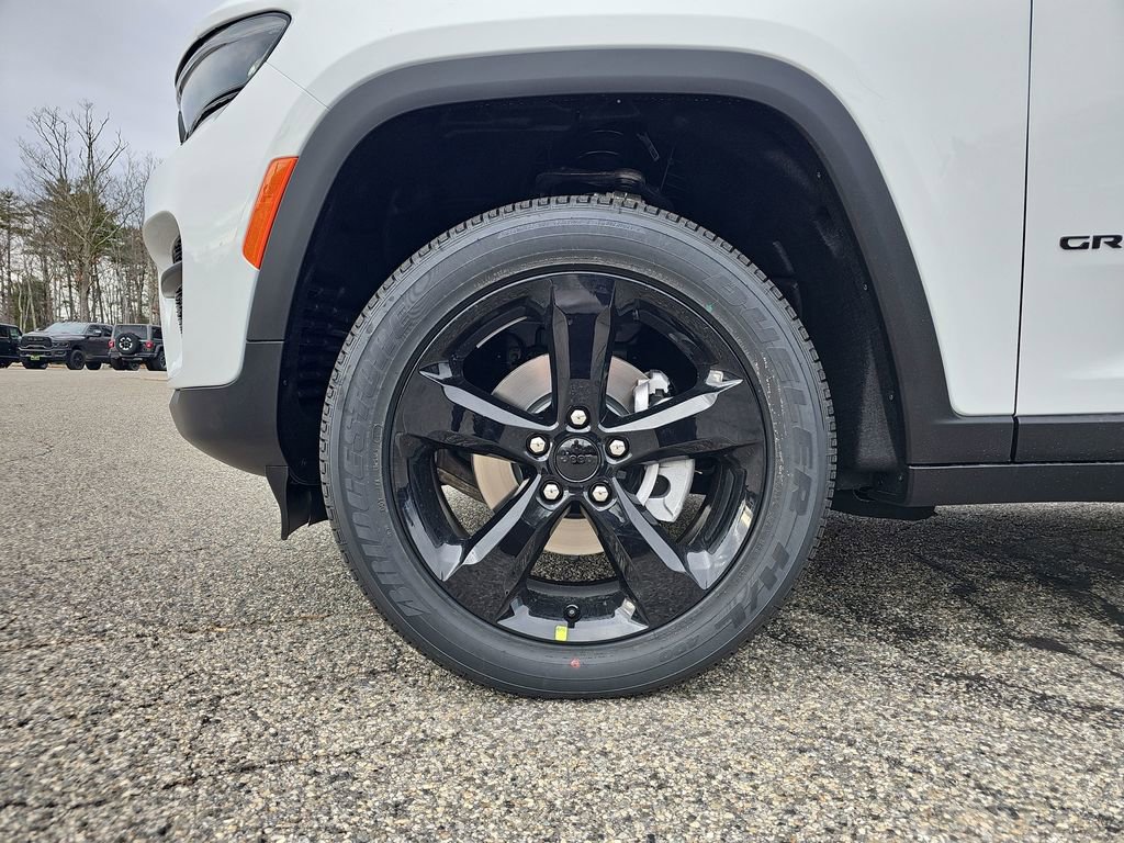 New 2025 Jeep Grand Cherokee Altitude image 29