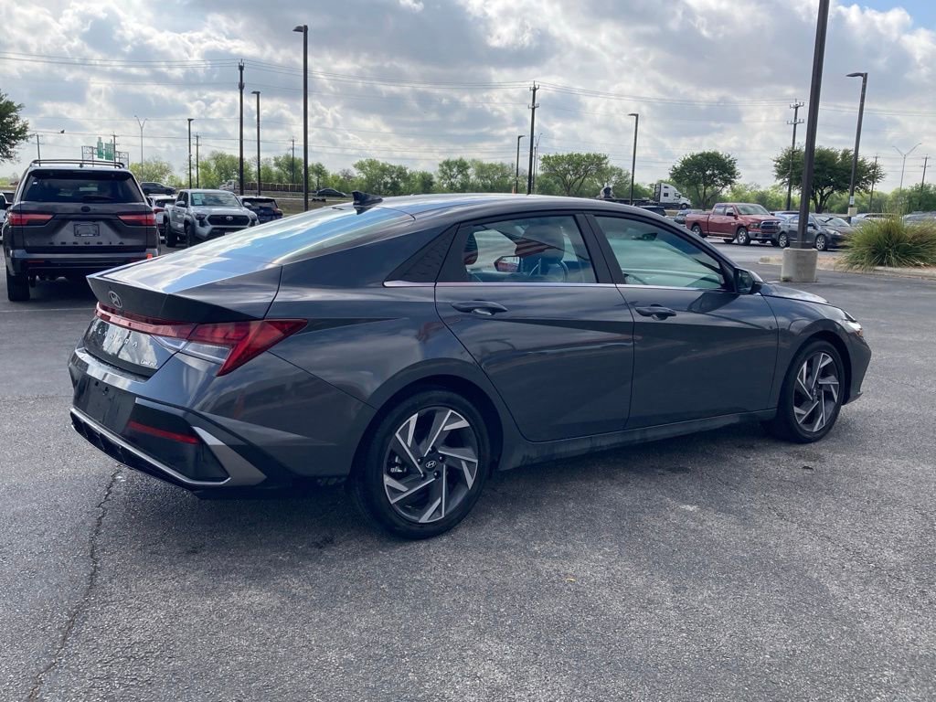 Used 2025 Hyundai Elantra Limited image 5