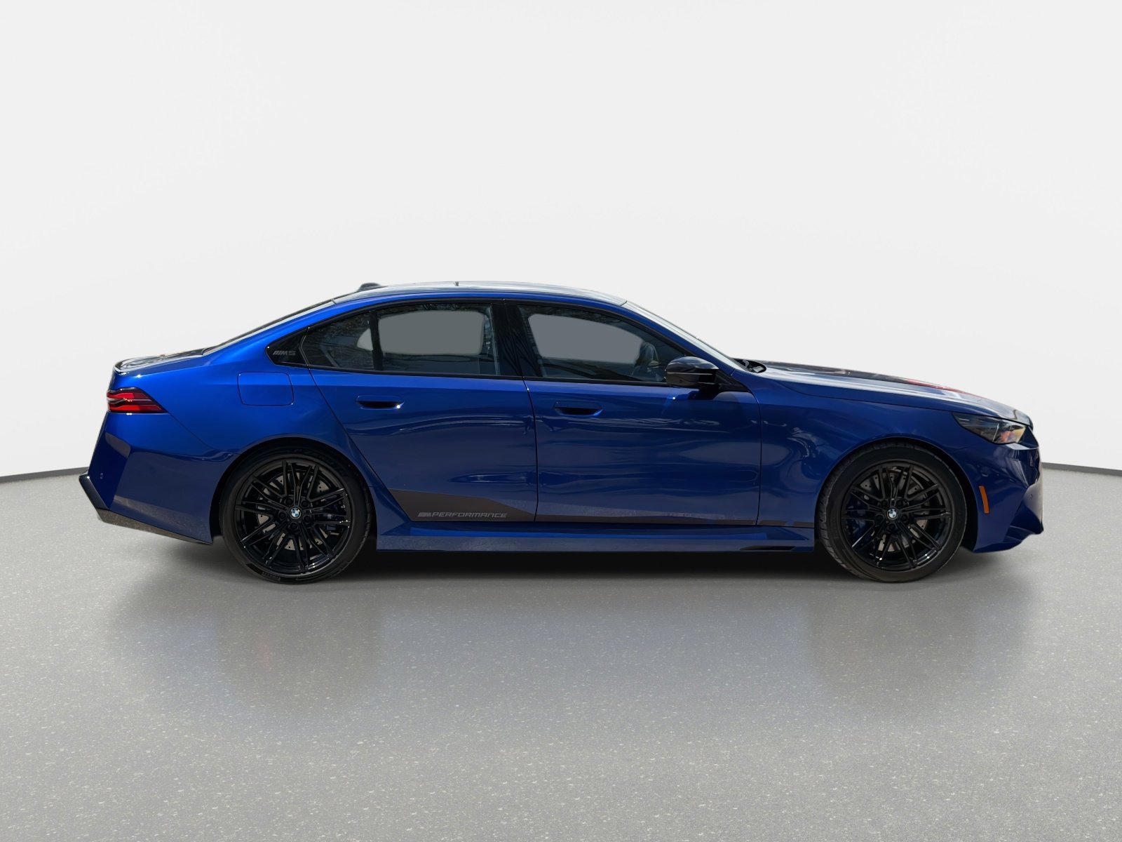 Used 2025 BMW M5 image 2