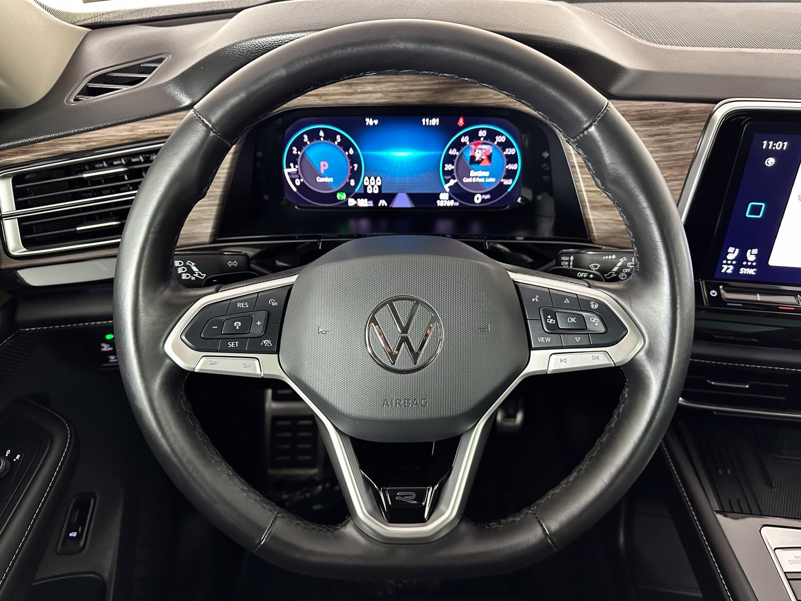 Used 2025 Volkswagen Atlas SEL Premium R-Line AWD/4WD image 10
