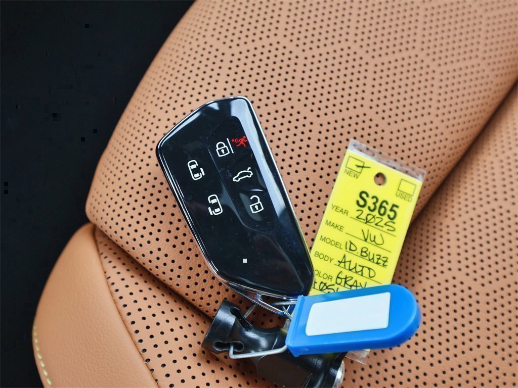 New 2025 Volkswagen ID. Buzz Pro S Plus image 29