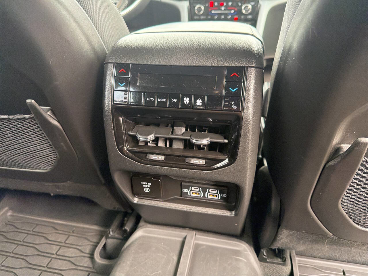 Used 2023 Jeep Grand Cherokee Overland w/ Luxury Tech Group IV image 29