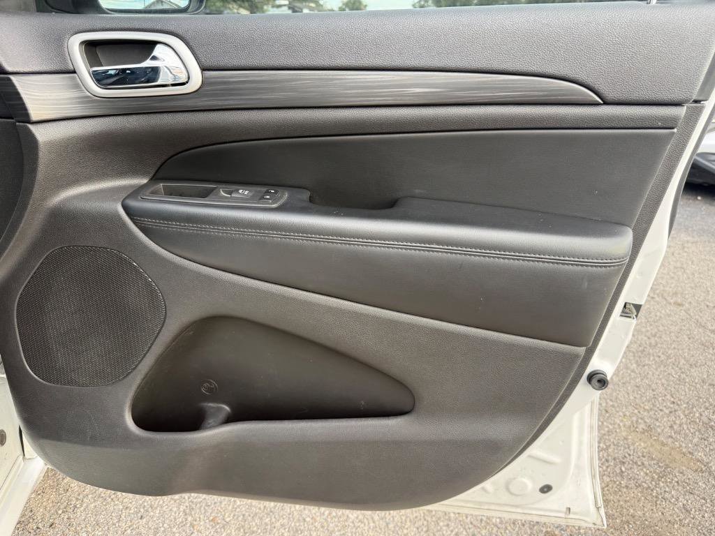 Used 2019 Jeep Grand Cherokee Altitude RWD image 18