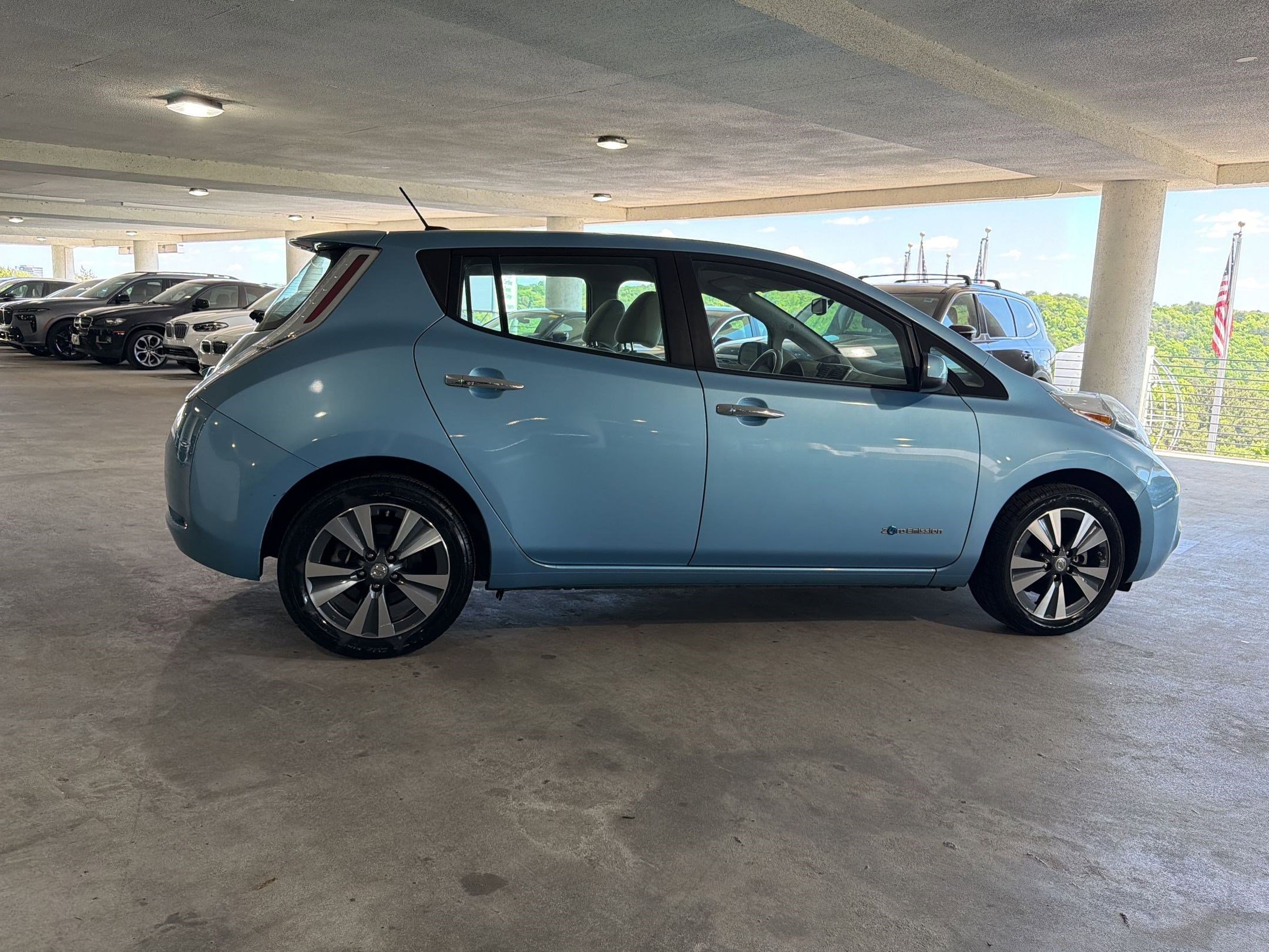 Used 2015 Nissan Leaf SV image 7