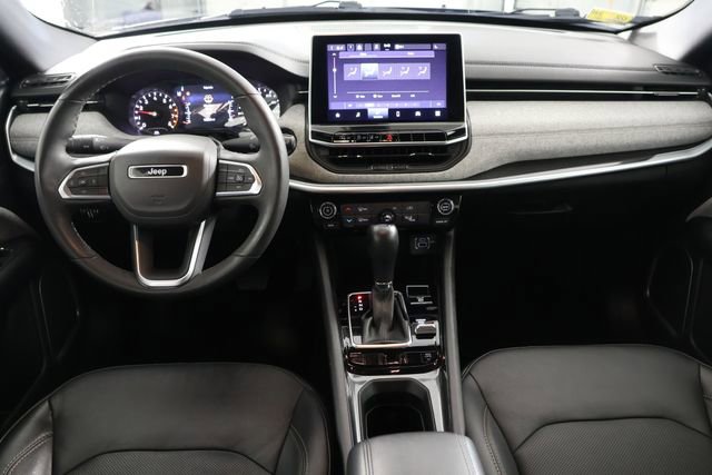 Used 2023 Jeep Compass Latitude image 2