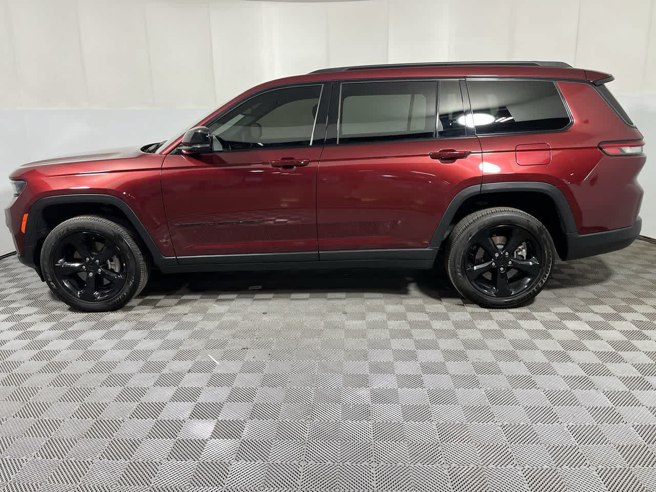 Used 2023 Jeep Grand Cherokee L Laredo AWD/4WD image 5