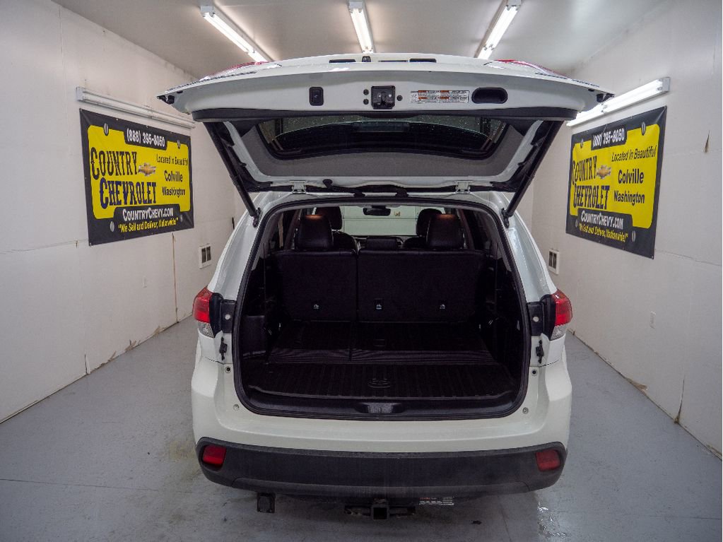 Used 2017 Toyota Highlander XLE image 17