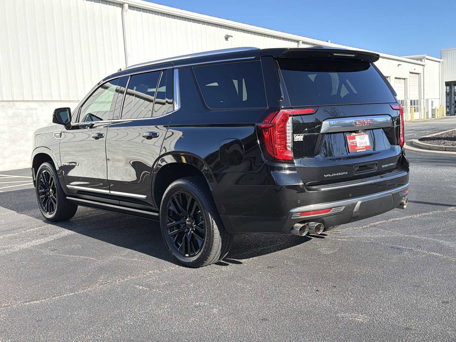 Used 2021 GMC Yukon Denali w/ Denali Premium Package image 28