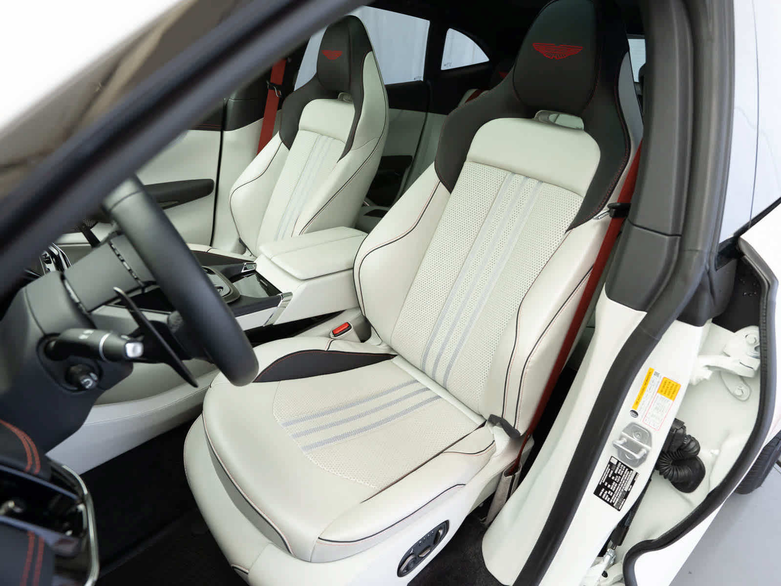 Used 2025 Aston Martin DBX 707 AWD/4WD image 17