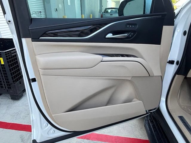 Used 2023 Cadillac Escalade Premium Luxury w/ LPO, Floor Liner Package AWD/4WD image 9