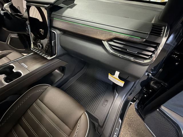 New 2026 GMC Acadia Denali Ultimate w/ LPO, Floor Liner Package AWD/4WD image 29