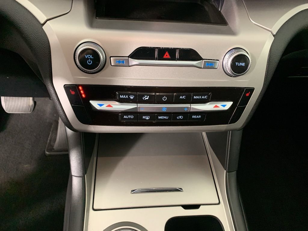 Used 2022 Ford Explorer XLT image 27