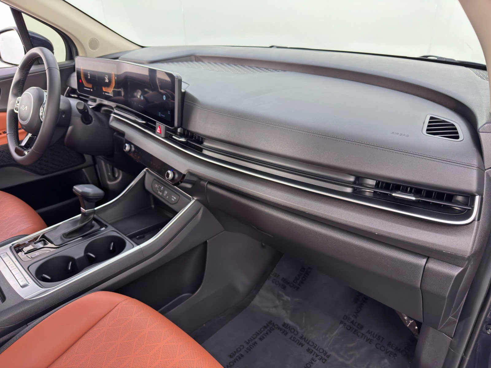 Used 2025 Kia Carnival EX FWD image 14
