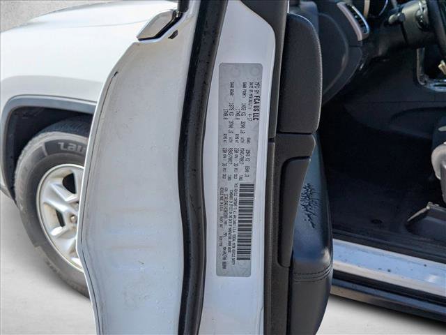 Used 2017 Jeep Grand Cherokee Laredo w/ Quick Order Package 2BE image 23