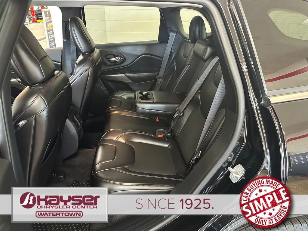 Used 2019 Jeep Cherokee Latitude Plus w/ Comfort/Convenience Group FWD image 35
