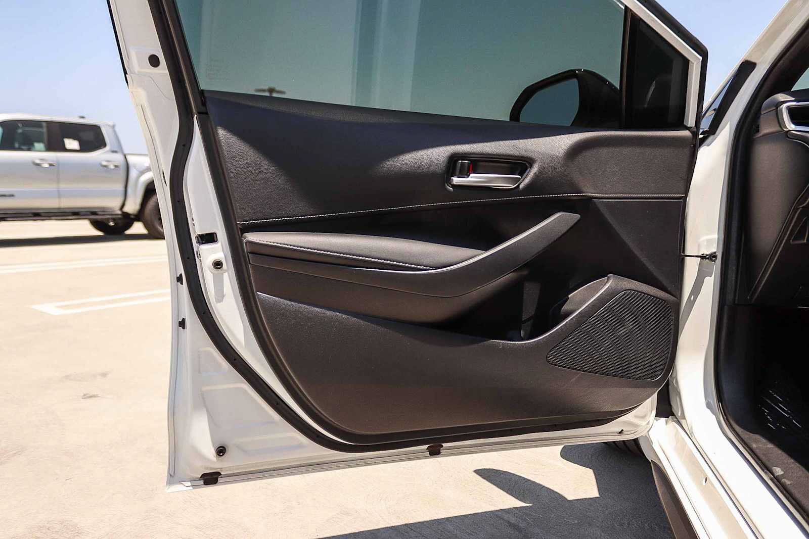 Used 2021 Toyota Corolla SE w/ Carpet Mat Package (TMS) FWD image 21