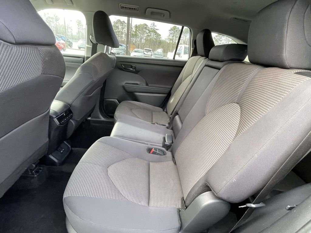 Used 2024 Toyota Highlander LE image 13