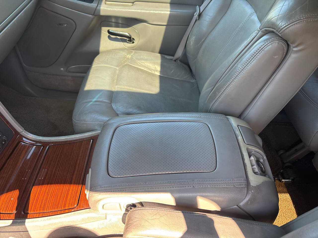 Used 2002 Cadillac Escalade AWD image 18