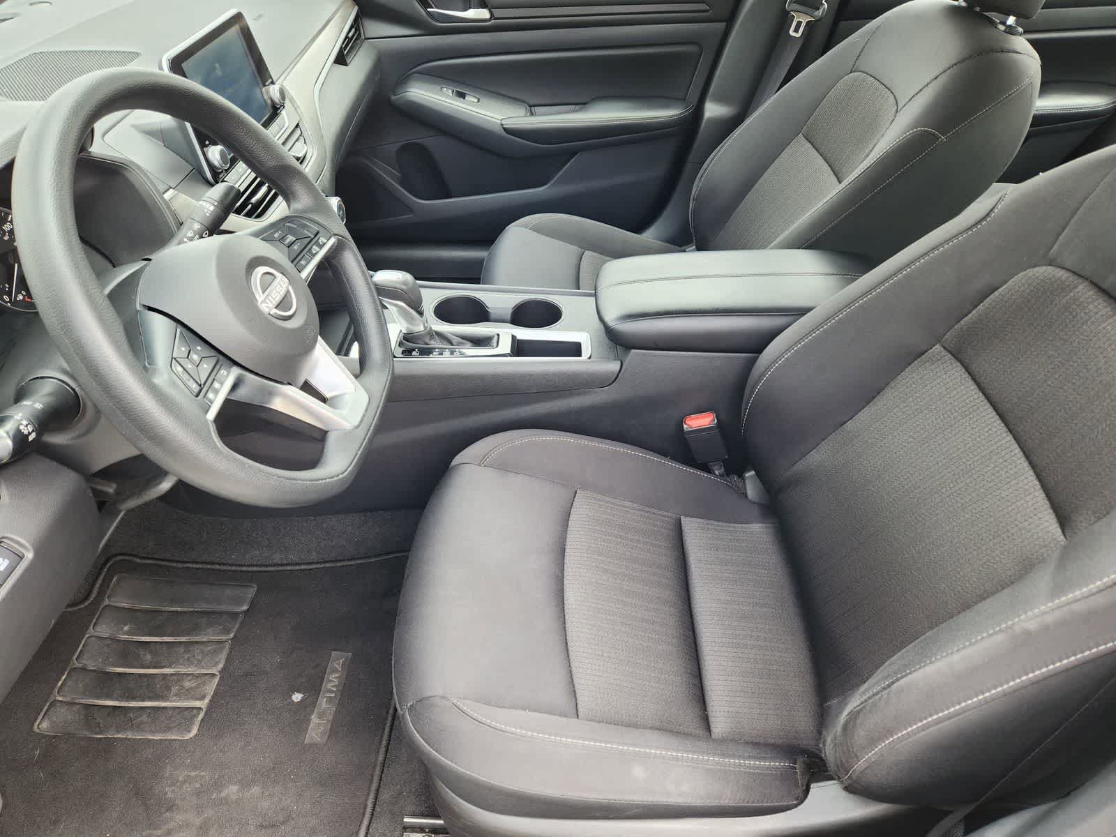 Used 2025 Nissan Altima 2.5 SV FWD image 11