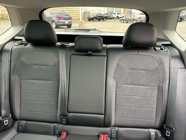 Used 2024 Volkswagen Taos SE image 43