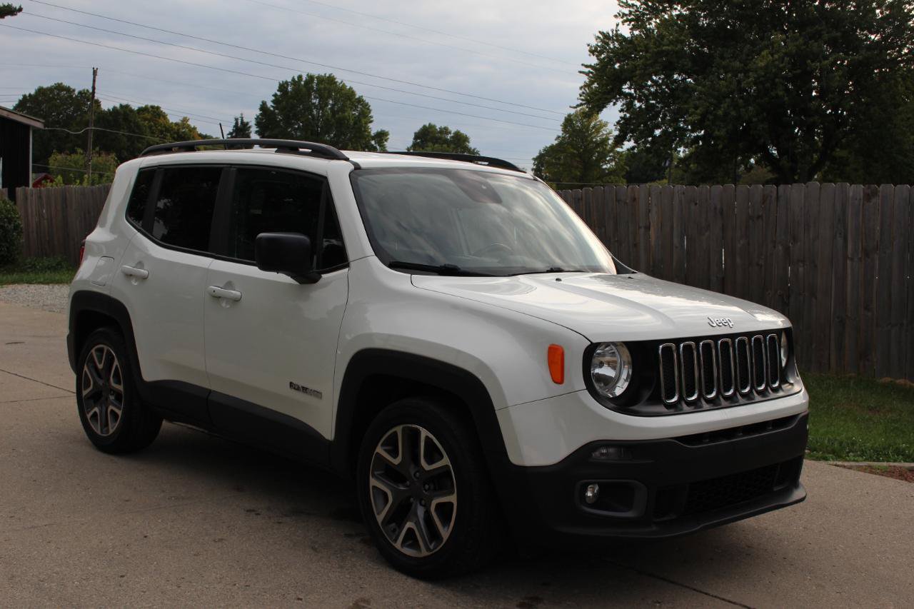 Used 2016 Jeep Renegade Latitude w/ Cold Weather Group FWD image 2