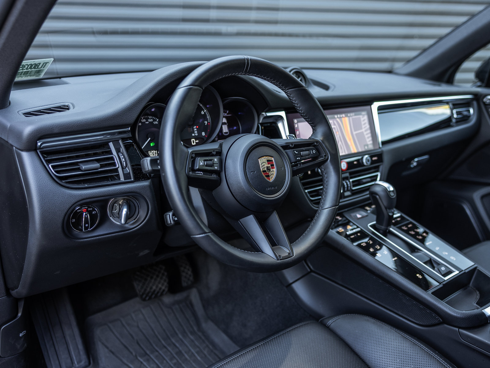 Certified 2026 Porsche Macan AWD/4WD image 4