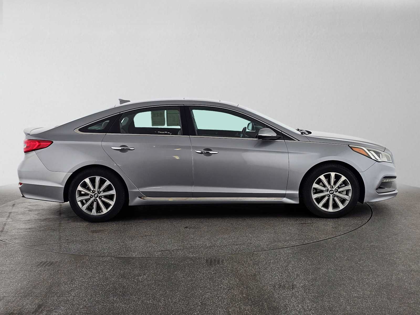 Used 2017 Hyundai Sonata Limited w/ Ultimate Package 04 FWD image 2