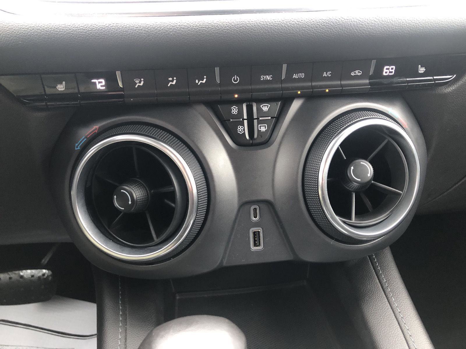 Used 2019 Chevrolet Blazer LT FWD image 32