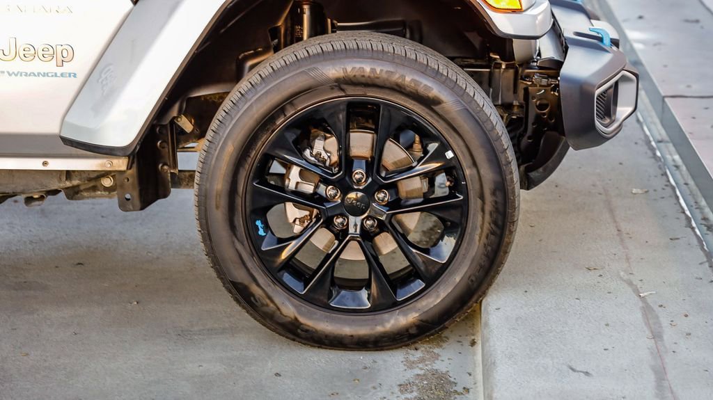 Used 2023 Jeep Wrangler Unlimited Sahara image 11