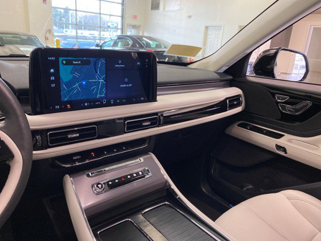 New 2026 Lincoln Aviator AWD w/ Jet Appearance Package image 13