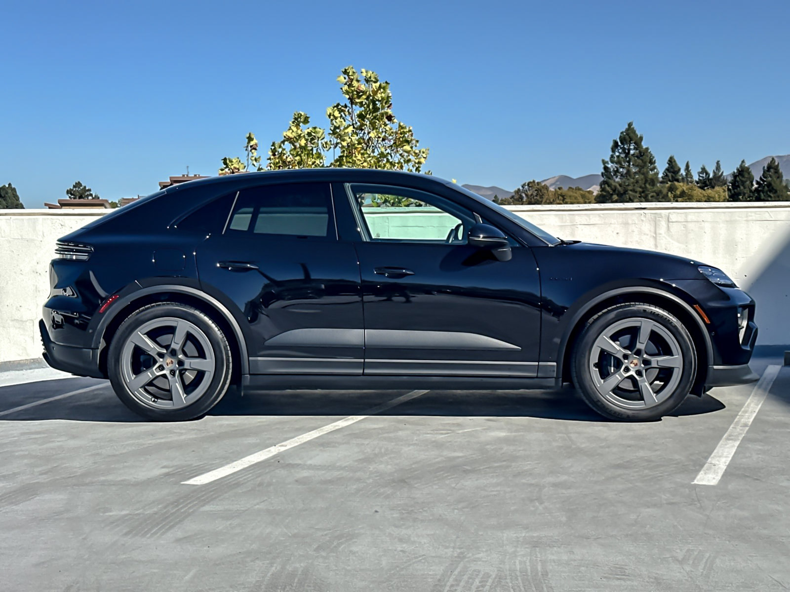 Certified 2026 Porsche Macan 4 Electric AWD/4WD image 10
