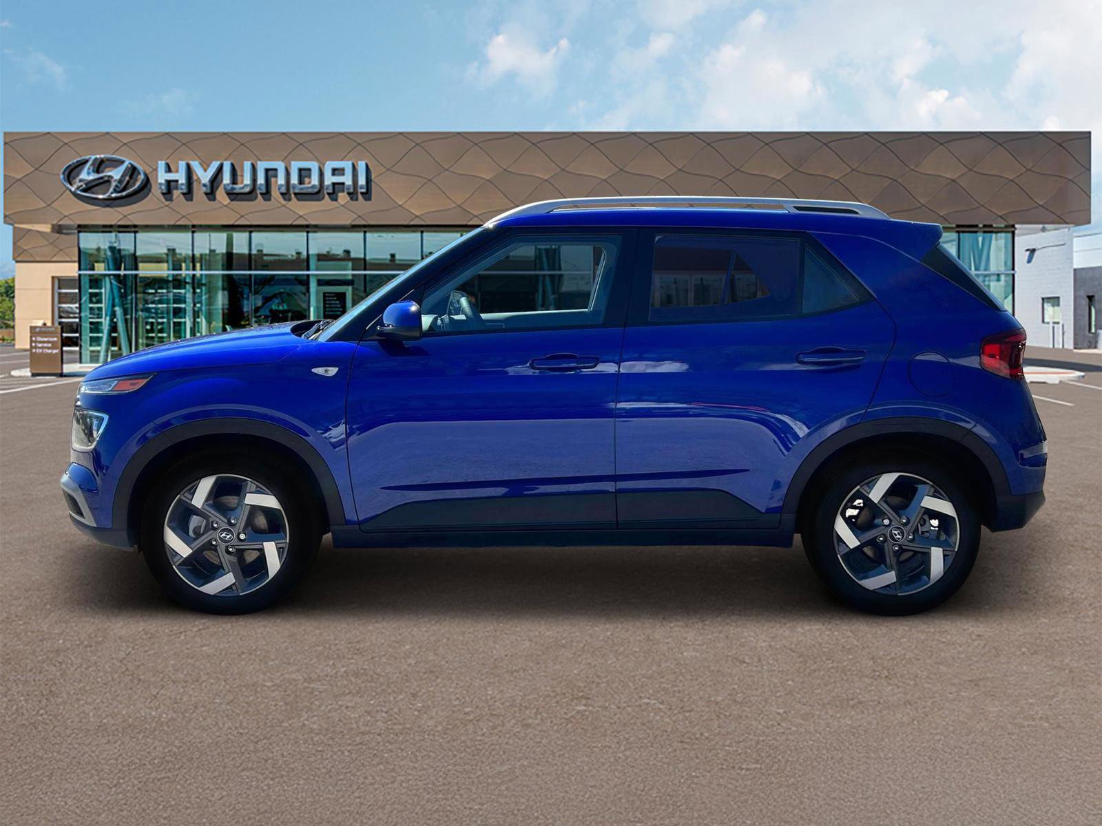 Used 2025 Hyundai Venue SEL image 3