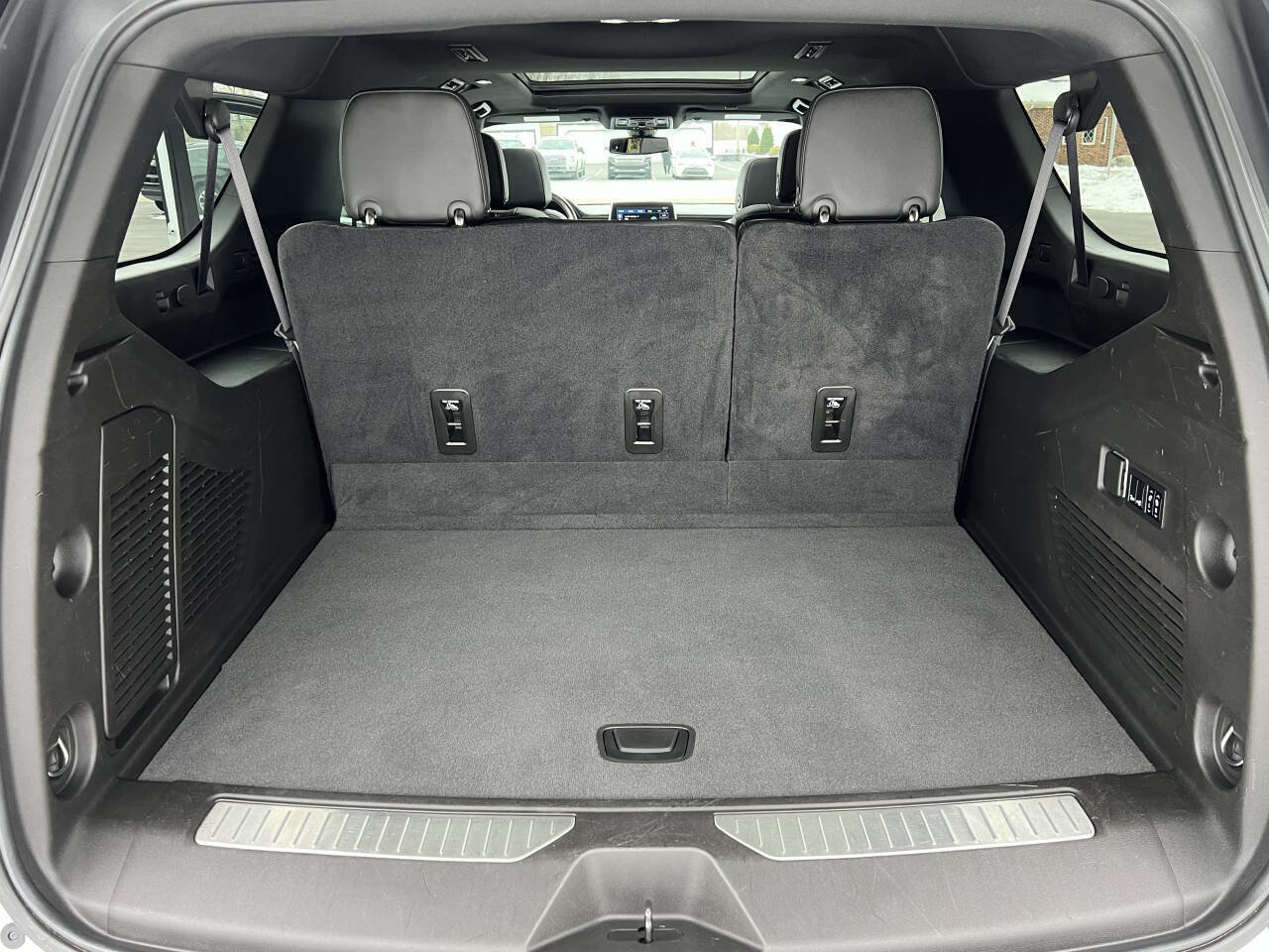 Used 2021 Chevrolet Suburban Z71 w/ Z71 Signature Package image 29