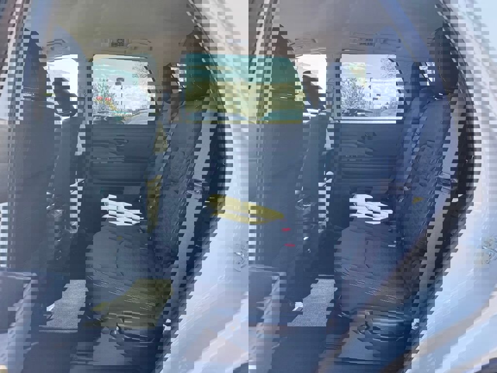 Used 2024 Nissan Pathfinder SV image 16