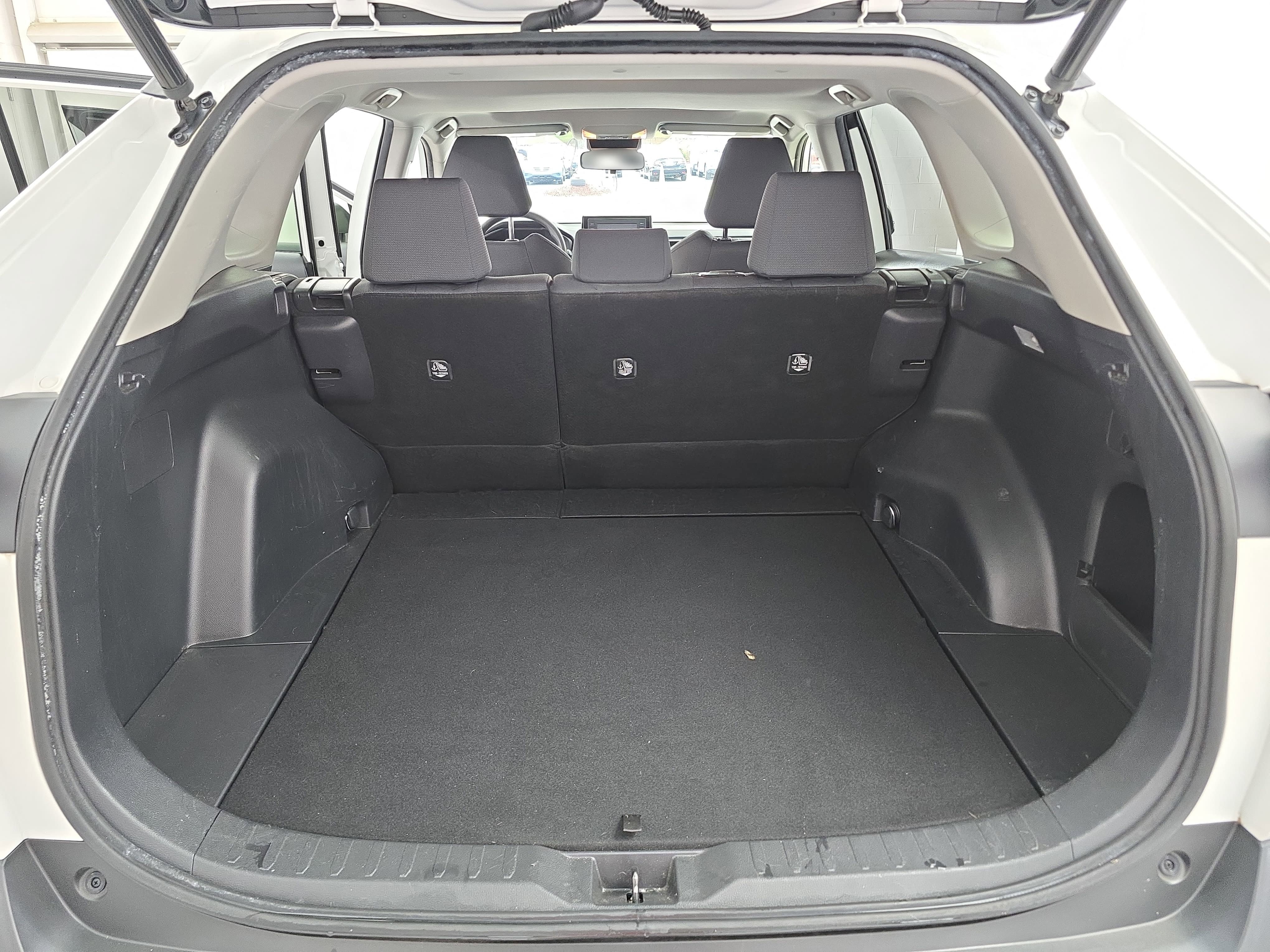 Used 2019 Toyota RAV4 XLE FWD image 12