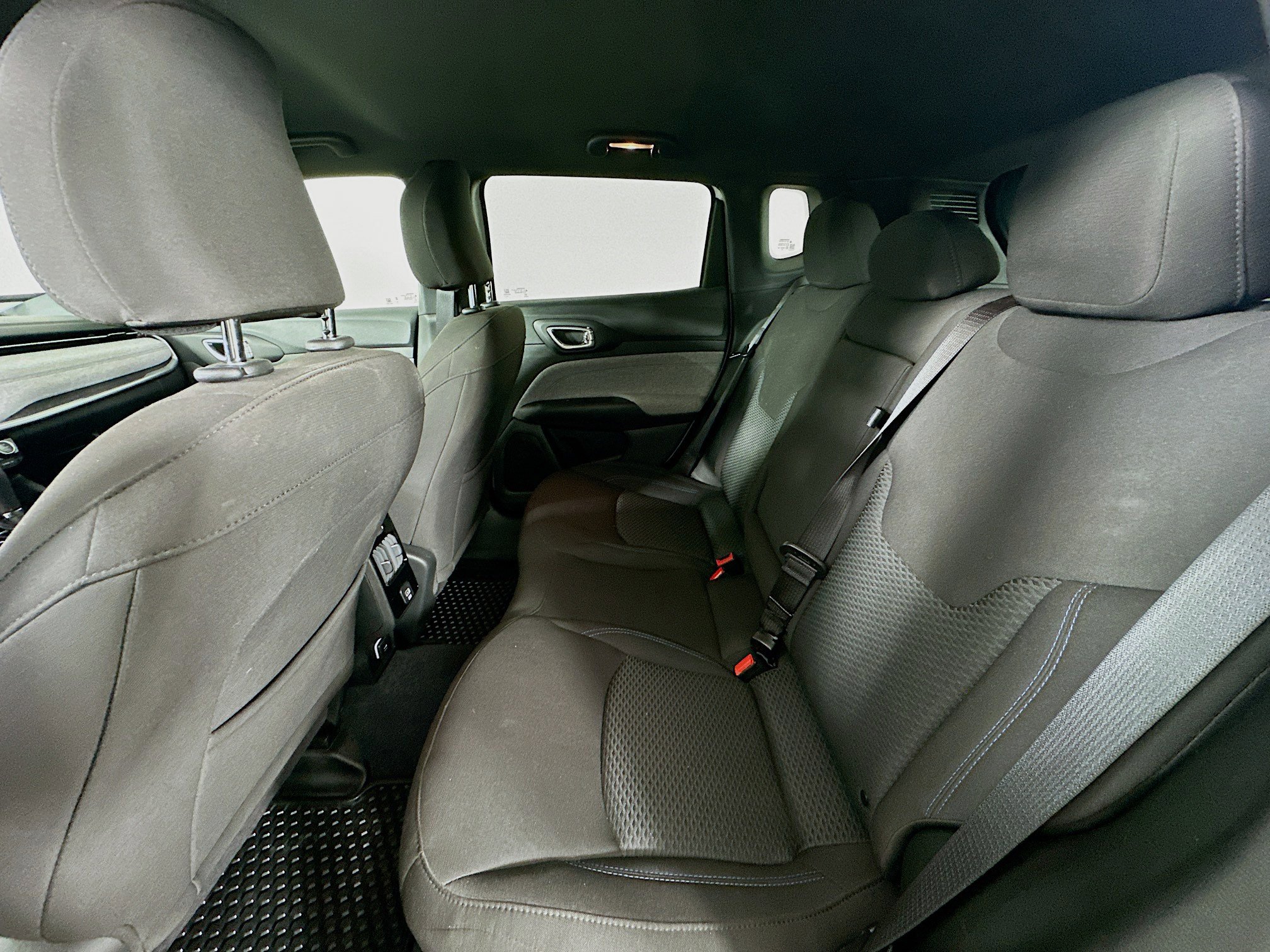 Certified 2025 Jeep Compass Sport image 29