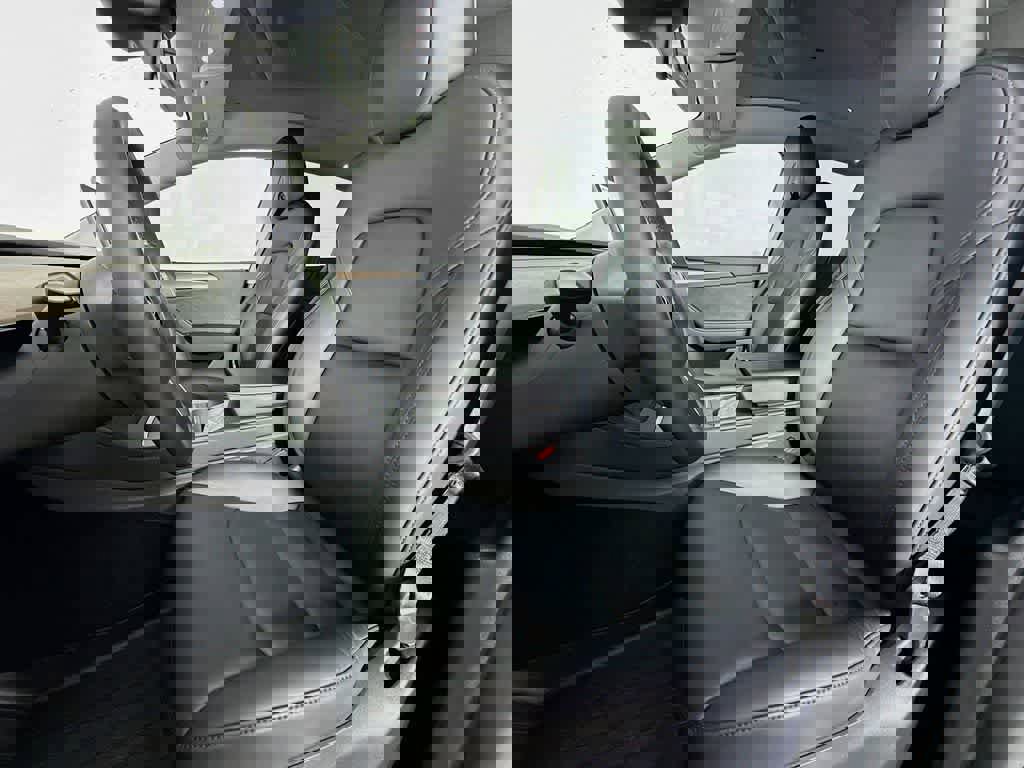 Used 2024 Tesla Model Y Performance image 11